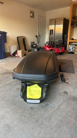 Thule Acura cargo box