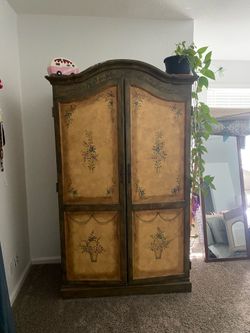 Free armoire