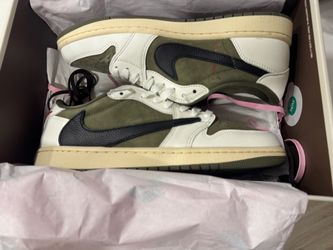 Travis Scott Olive ( size 10)