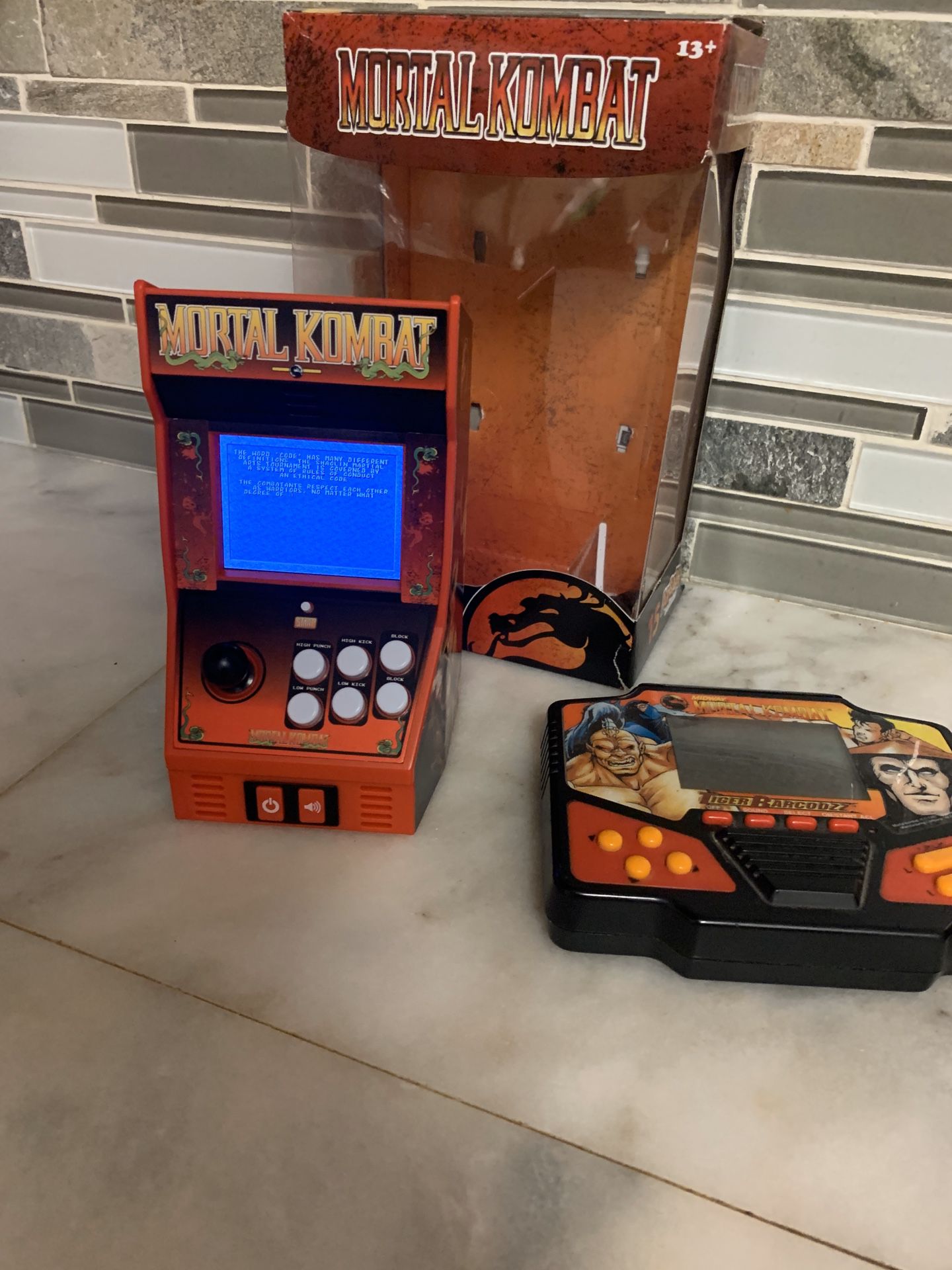 Mortal kombat arcade classics & plus Midway - Mortal Kombat - Tiger Barcodzz - Handheld Game