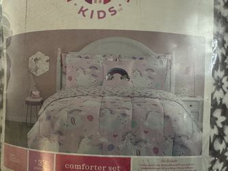 Duvet with a 3-piece rainbow decorative pillow plus a 3-piece fitted sheet (All new, never used)