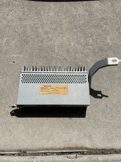 Lexus GS OEM Stereo Amplifier