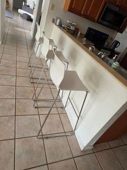 Set of 3 Modern White Bar Stools in excellent condition