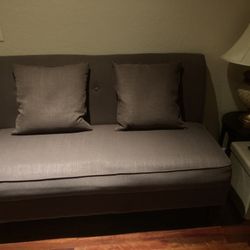 5’ Sofa with Pillows 