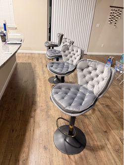 Bar chairs set of 4