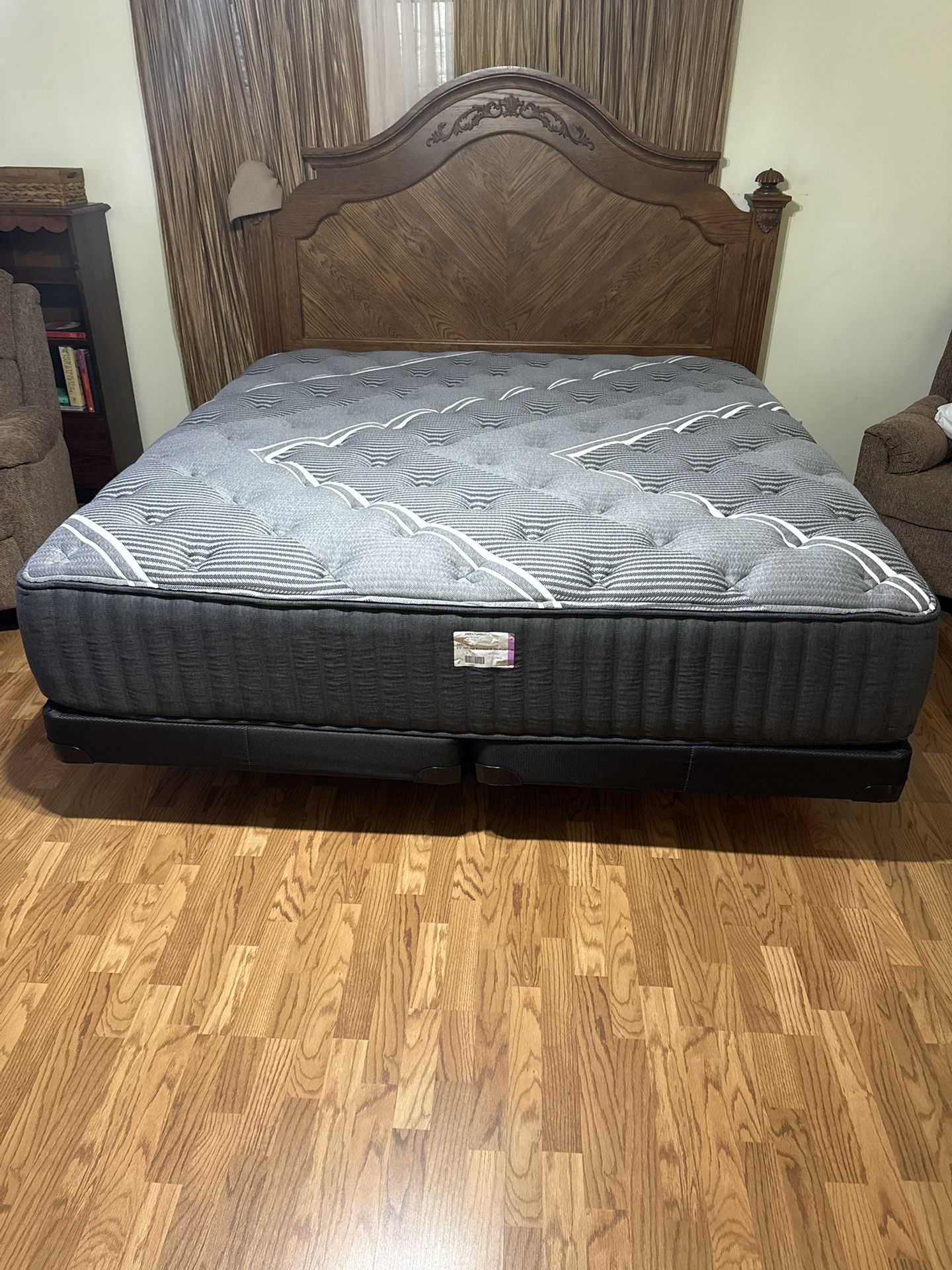 Hybrid Kendall II medium king Mattress, Box Spring, Rails And Headboard