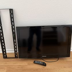 32” Symphonic wall mount TV comes