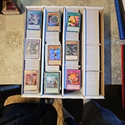 1000 YUGIOH CARDS LOT COLLECTION WITH 100 HOLOS
