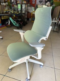 SUMORPH Edition Lumbar Auto-track Tech Ergonomic Chair