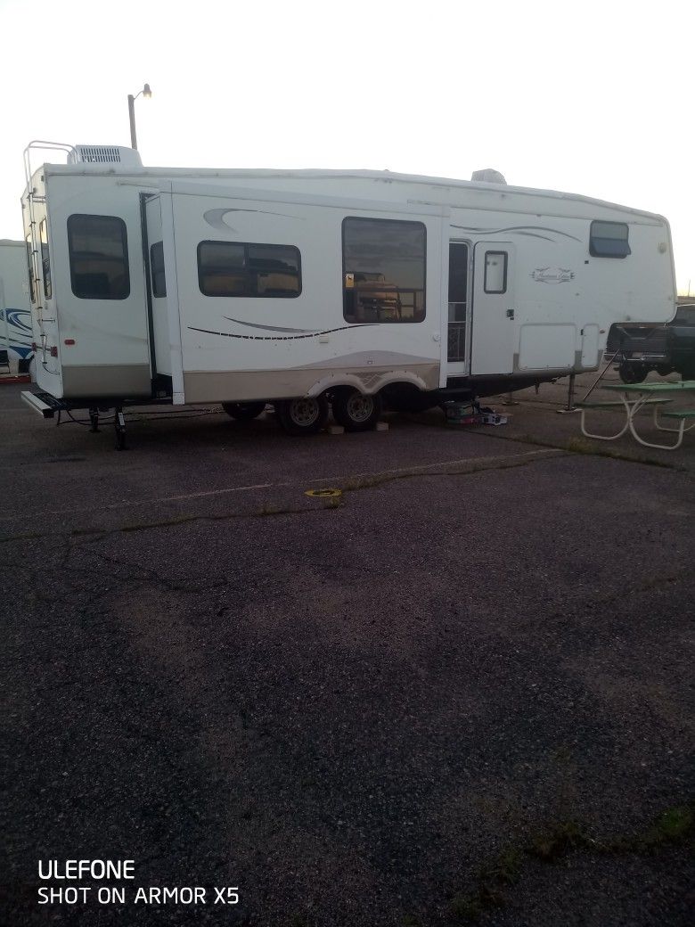 5th Wheel- Keystone Montana Mountaineer 2007