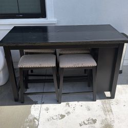 Island Table With Barstools