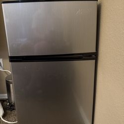 Stainless Steel Top Freezer Refrigerator
