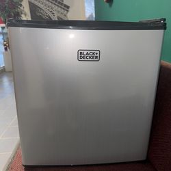 Black and decker mini fridge NEW