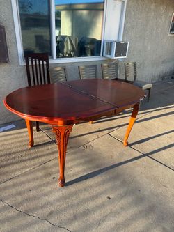 Dinning Table/Chairs-FREE