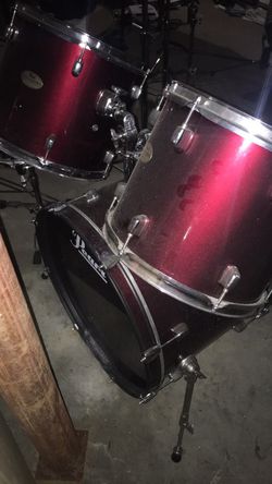 Pearl 6 piece Forum Series Drum Set (Dark Red)