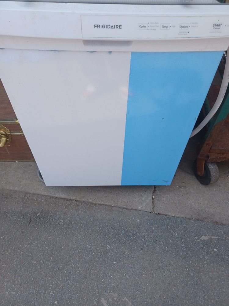 New Frigerdare dishwasher