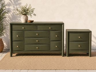 Mountain House • 9-Drawer Dresser + Nightstand Set