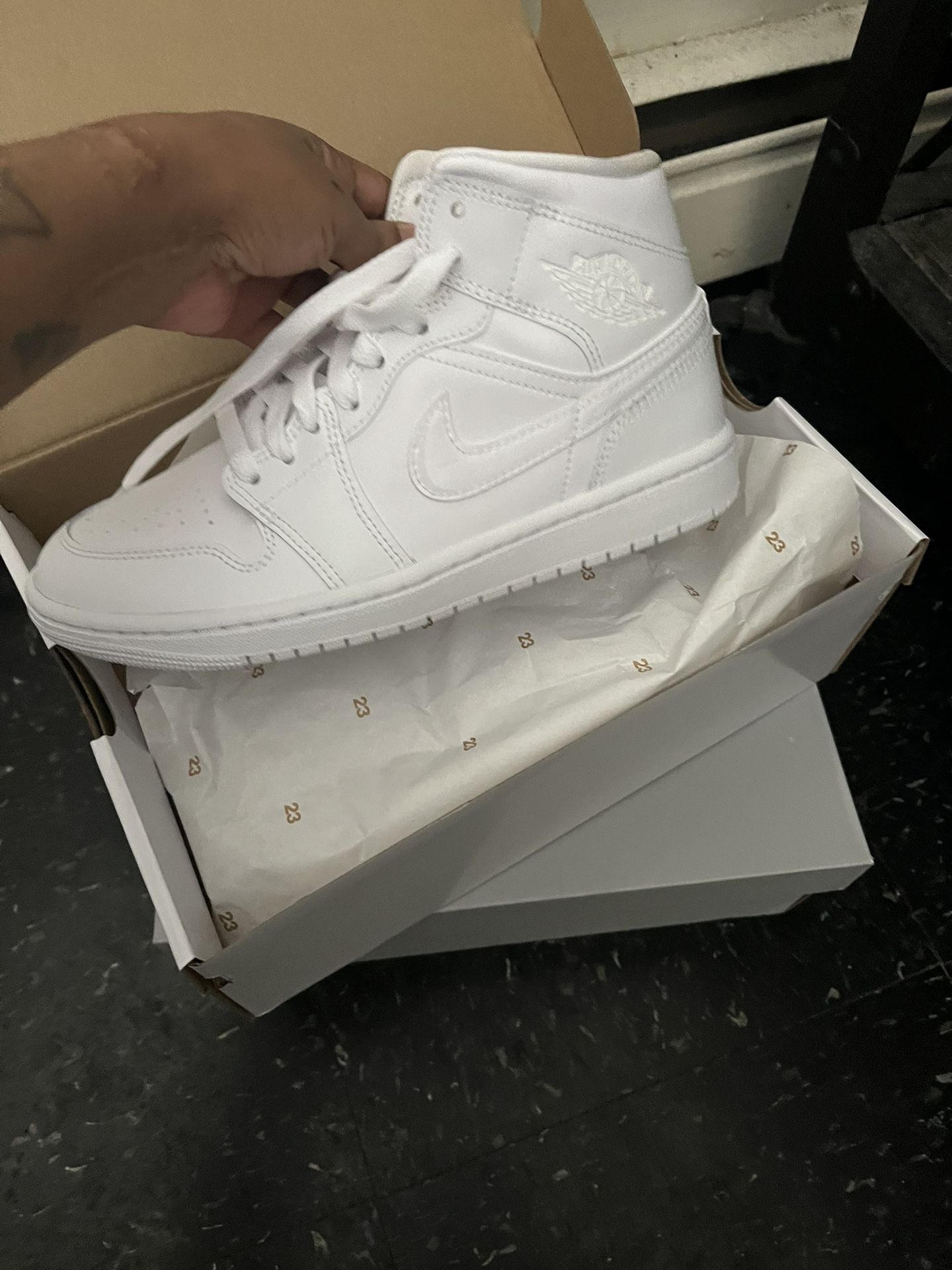 AIR JORDAN Mid White Size In A Half