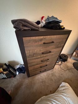 Free dresser need gone by 2 pm