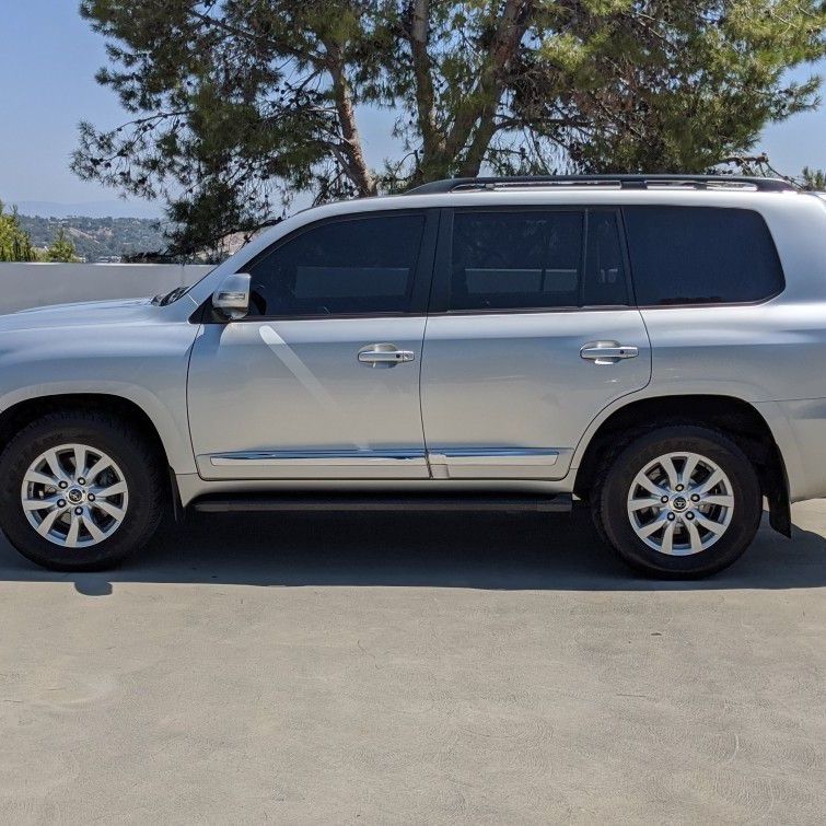 2013 Toyota Land Cruiser