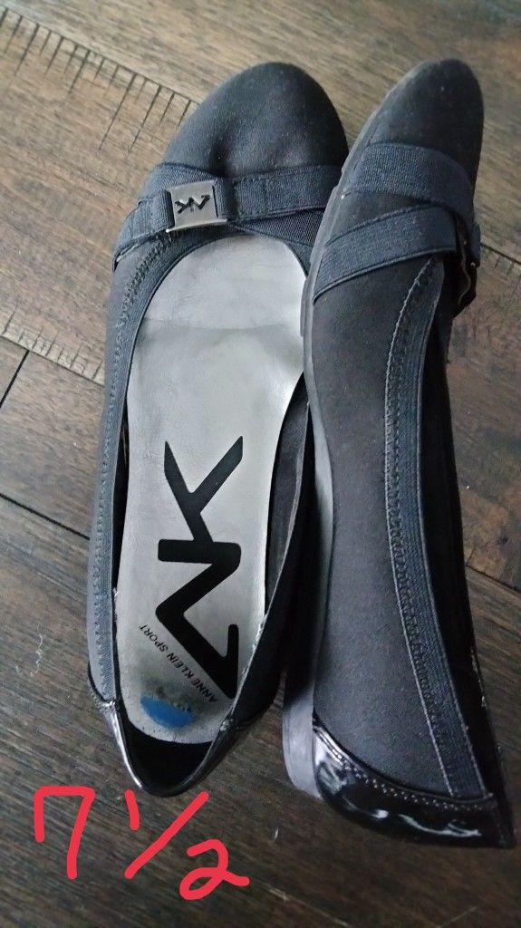 Ladies size 7 Anne Klein shoes