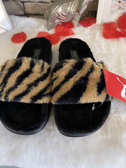 SANDALIAS DE PELUCHE $20 PUMA auténtica🌸🌸