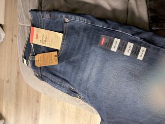 New Levi’s  high-rise slim straight size 32 darker wash