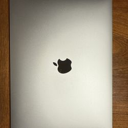 Mac Air 2022 13 in Apple M1 Chip 8Gb RAM 256Gb SSD Silver