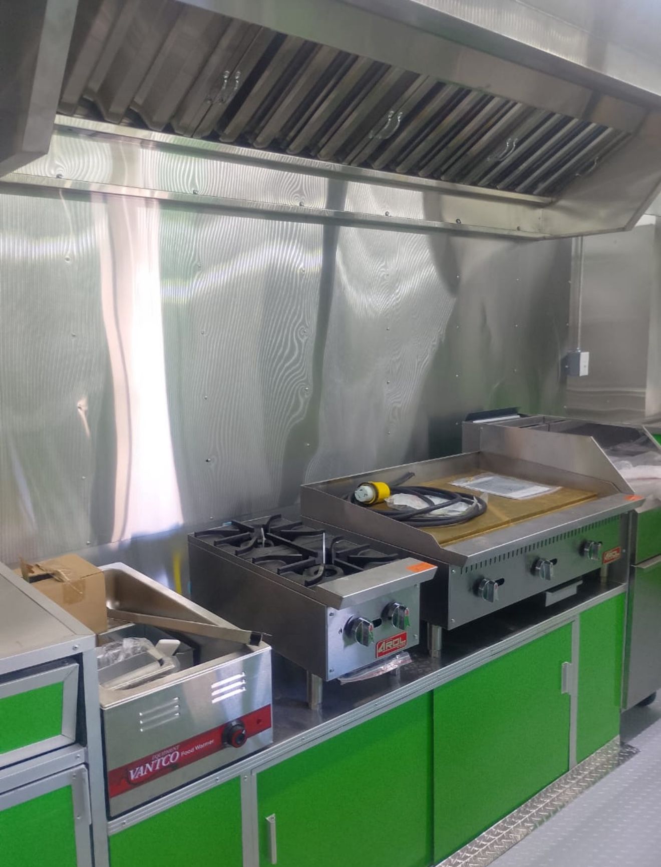 FULLY EQUIPPED BRAND NEW FOOD TRAILER 2025