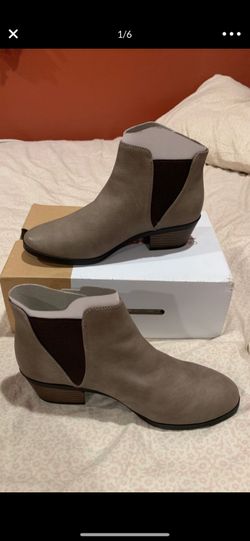 Womans Moillan Round Toe Ankle Boots, Taupe Size: 7.5