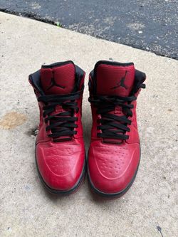 Air Jordan 1 Retro High "University Red / Black" (Size 11)