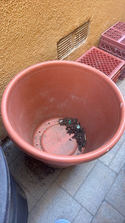 Hard plastic pot was used very little