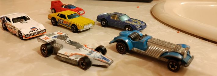 Vintage hot wheele including 2 redlines