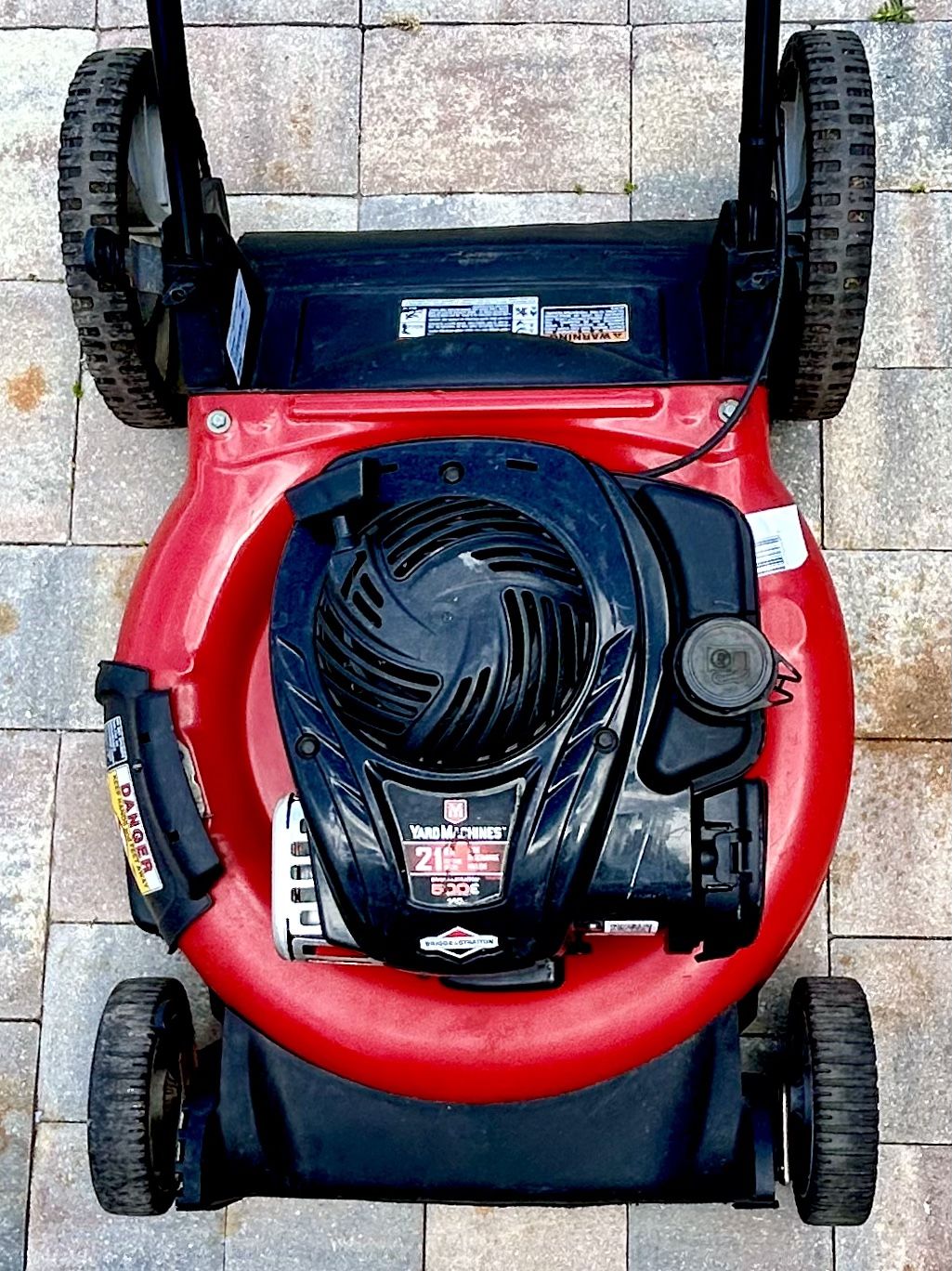 Yard Machines Push Lawn Mower  Hi-Wheel  Lightweight  STARTS EASY  RUNS GREAT  LIKE NEW