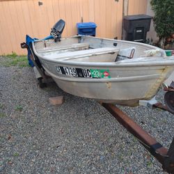 12' ,fish Finder, Trolling Motor. New Tags Good For 2 Years