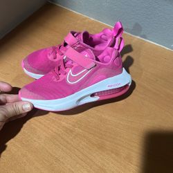 Girls Nikes 12c $14