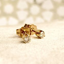 Vintage .05 Carat Round Brilliant Cut White Diamond Stud Earrings in 14kt Yellow Gold