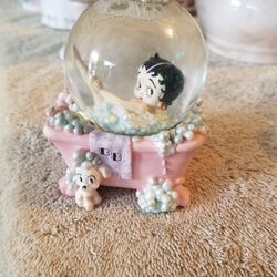 Betty Boop Snow Globe 