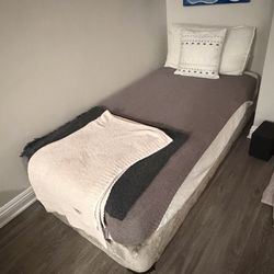 Twin bed mattress, boxspring, cotton sheet se