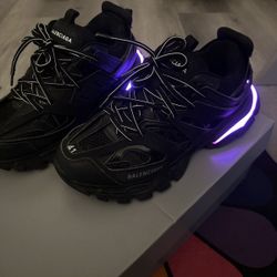 Balenci Trackled Size 8 Brand New 