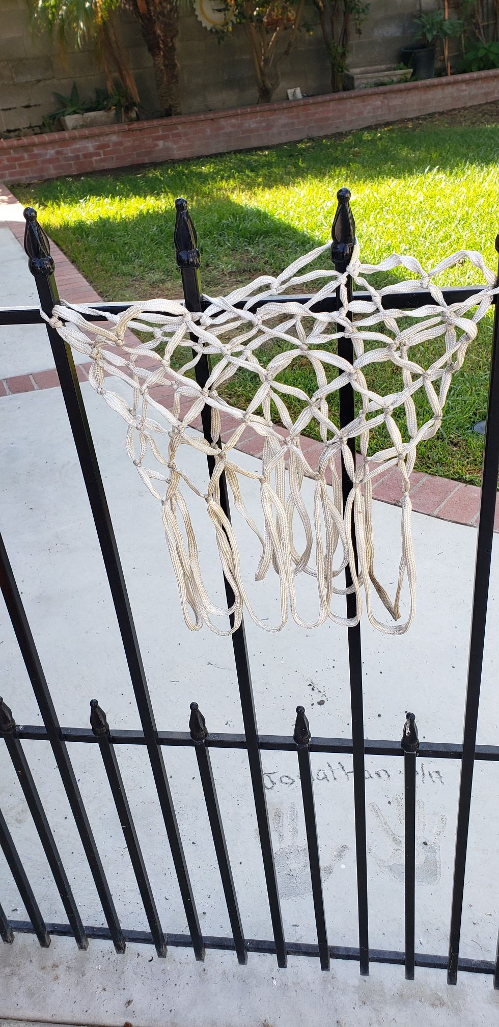 Basketball hoop net