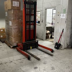 Pallet Stacker 