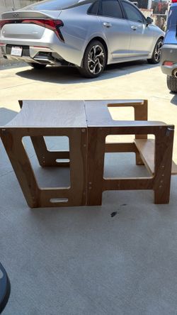 Kid table/desk ladder boost