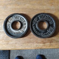 Pair Of Vintage Weider's International 2.75 Two Inch Plates 