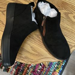 Brand  New Dearfoam Boots