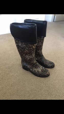 Women’s leopard style rain boots size 8
