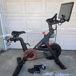 Peloton Cross Trainer (With Shoes!)