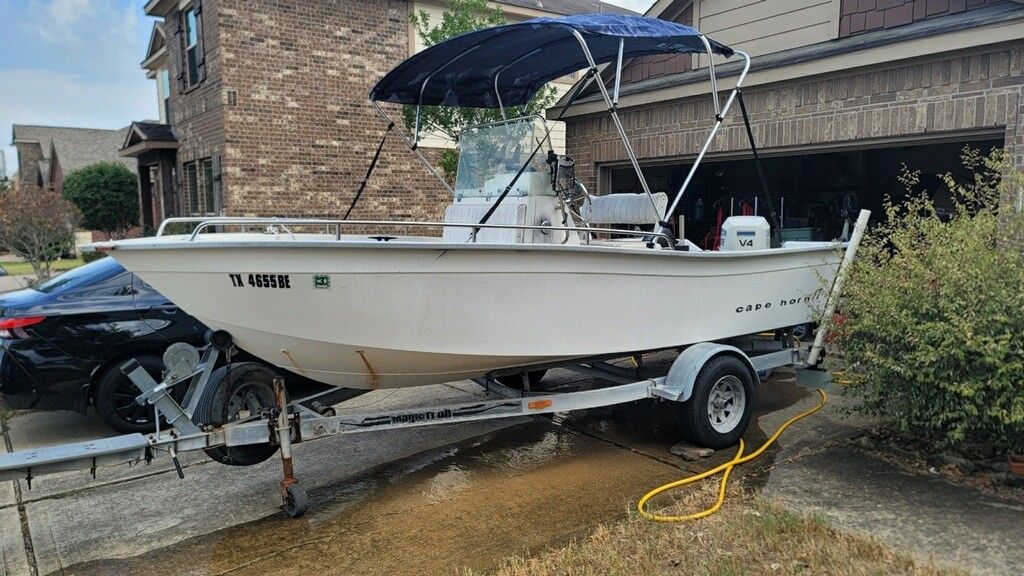 1999 CAPE HORN 17.BOAT A 17' FOOTER CENTER CONSULE BOAT ENGINE TURNS OVER BUT WONT START NO MORE NEEDS SOME TLC TRAILER COMES WITH THE BOAT TRAILER LIFE JACKETS AND A FISH FINDER NEEDS ALITTLE CLEANING ITS A GOOD BOAT TO MAKE IT YOUR OWN SERIOUS BUYERS ONLY IM OPEN TO OFFERS I HAVE THE TITLE.IN HAND SERIOUS BUYERS ONLY Cape Horn 17