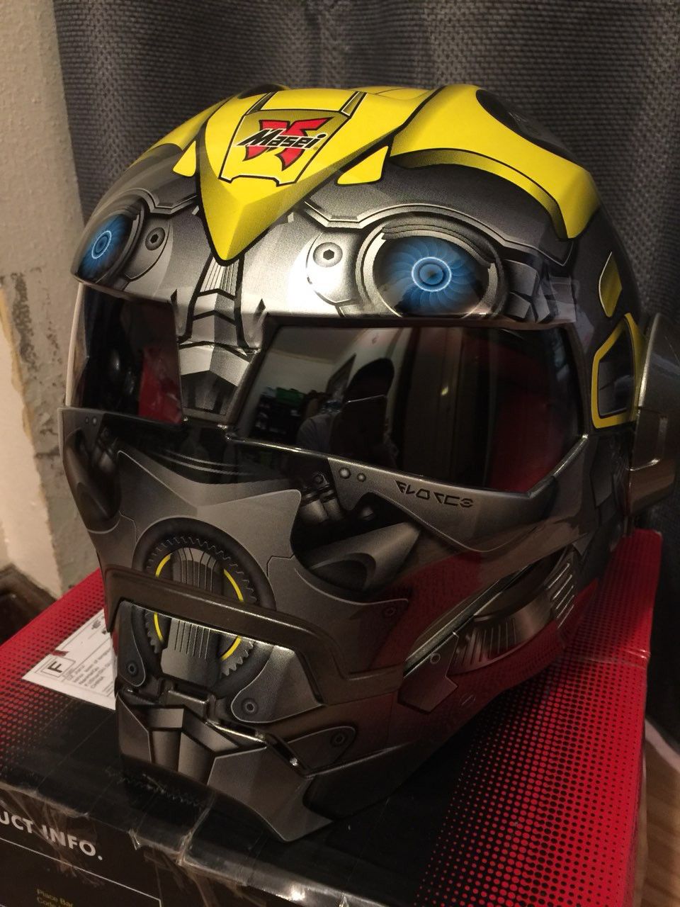 Motorcycle scooter bumblebee helmet