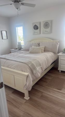 Queen bedroom set